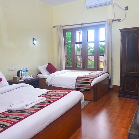 Unique Wild Resort Sauraha Eksteriør billede