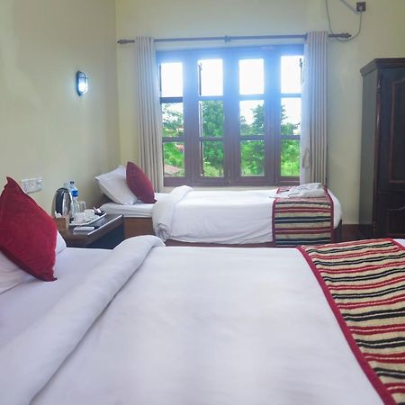 Unique Wild Resort Sauraha Eksteriør billede