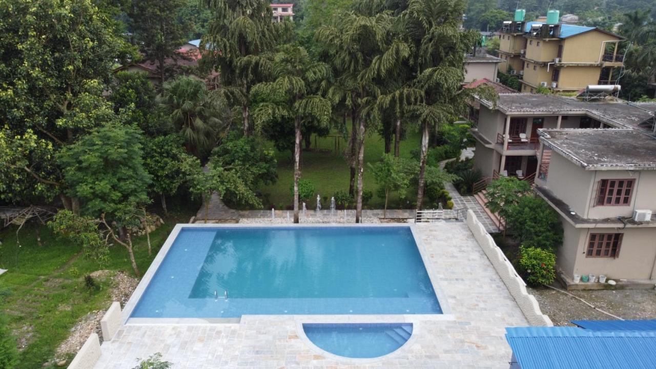 Unique Wild Resort Sauraha Eksteriør billede