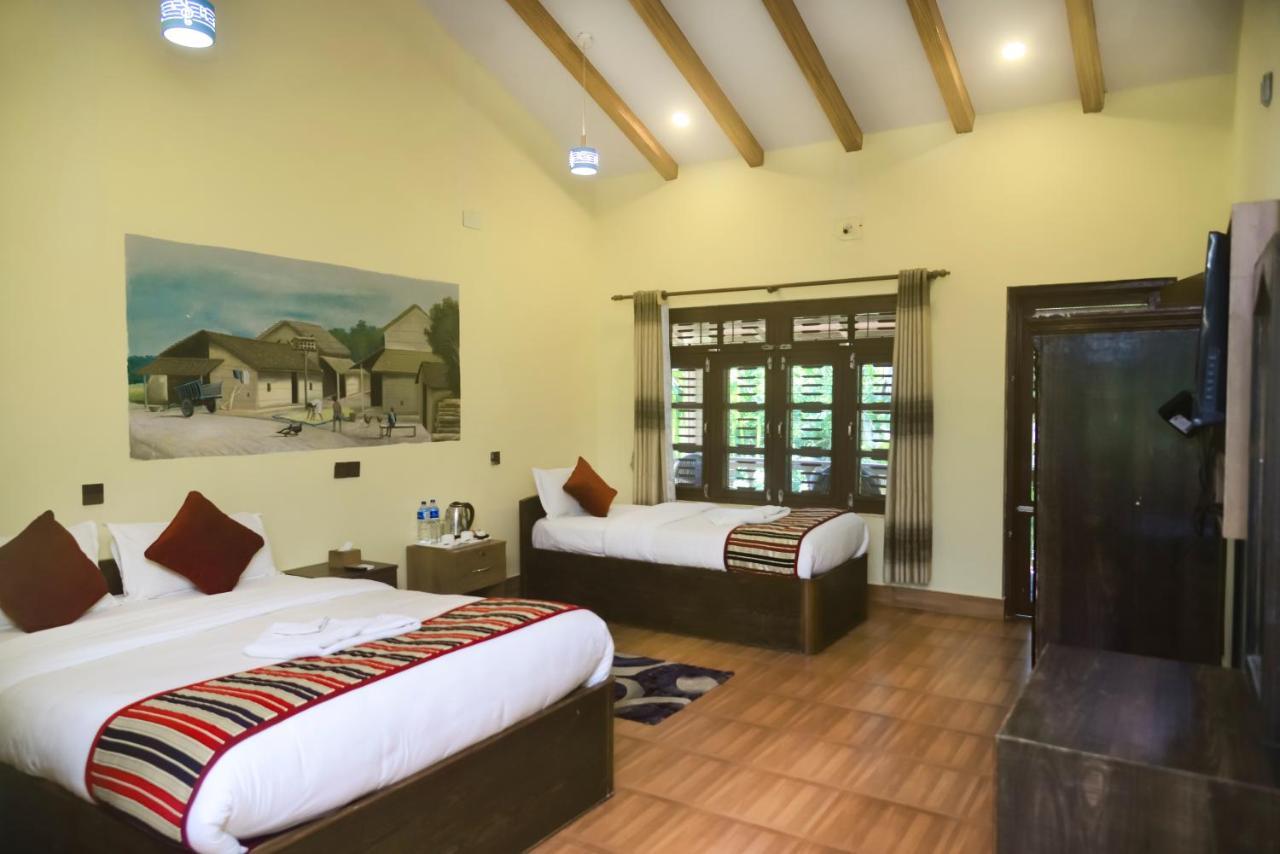 Unique Wild Resort Sauraha Eksteriør billede