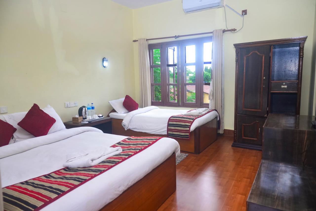 Unique Wild Resort Sauraha Eksteriør billede