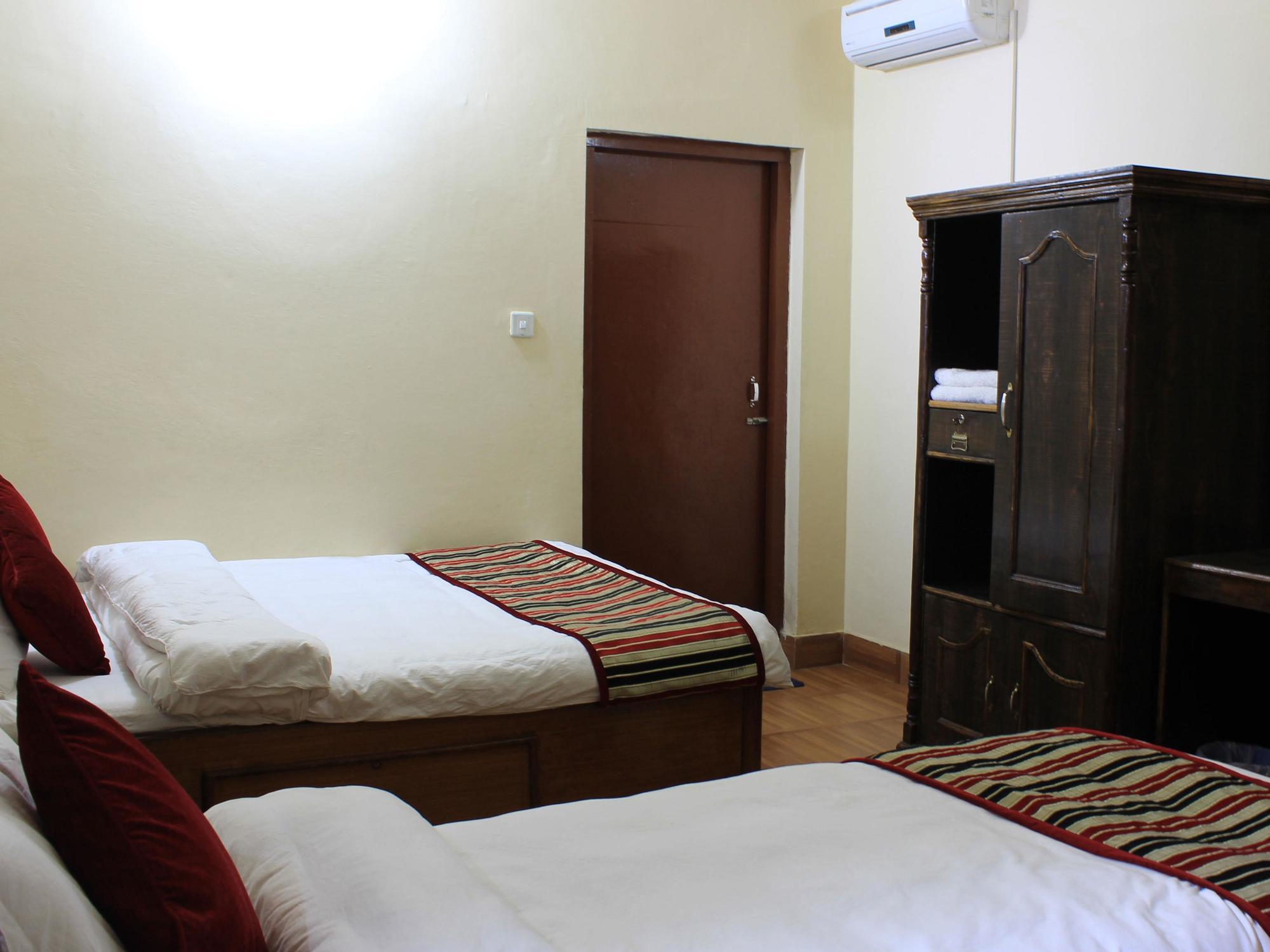 Unique Wild Resort Sauraha Eksteriør billede