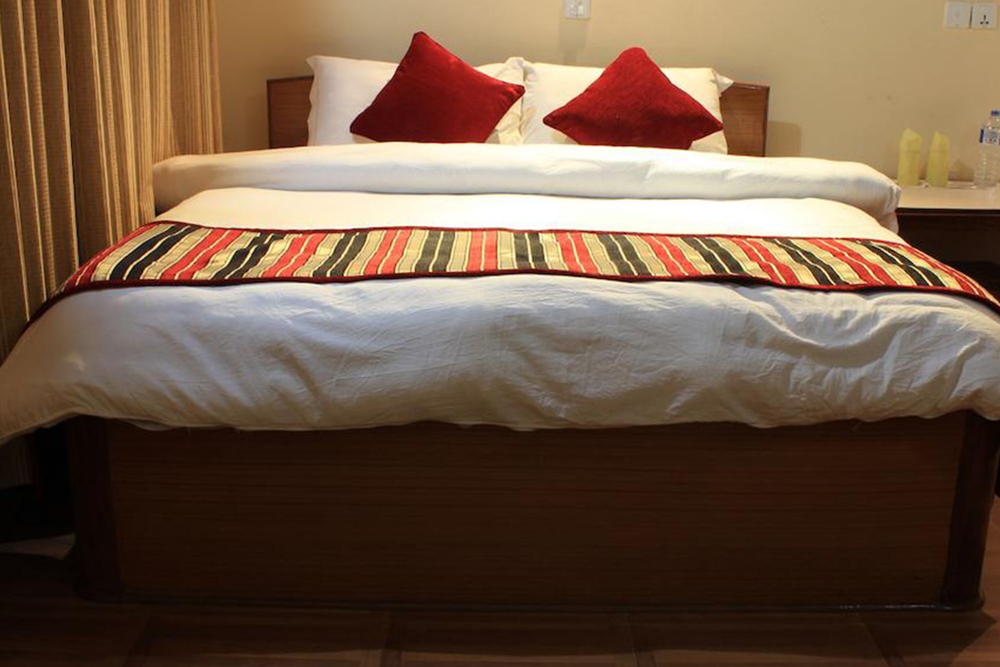 Unique Wild Resort Sauraha Eksteriør billede